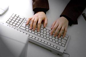 デジタルサイネージで建設現場の意識向上